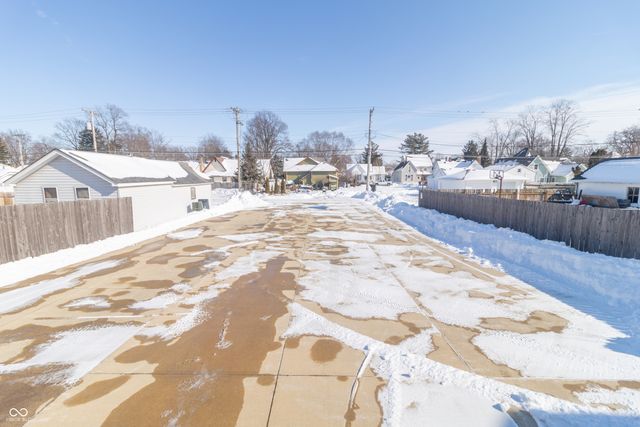 621 N State Street, Greenfield, IN 46140