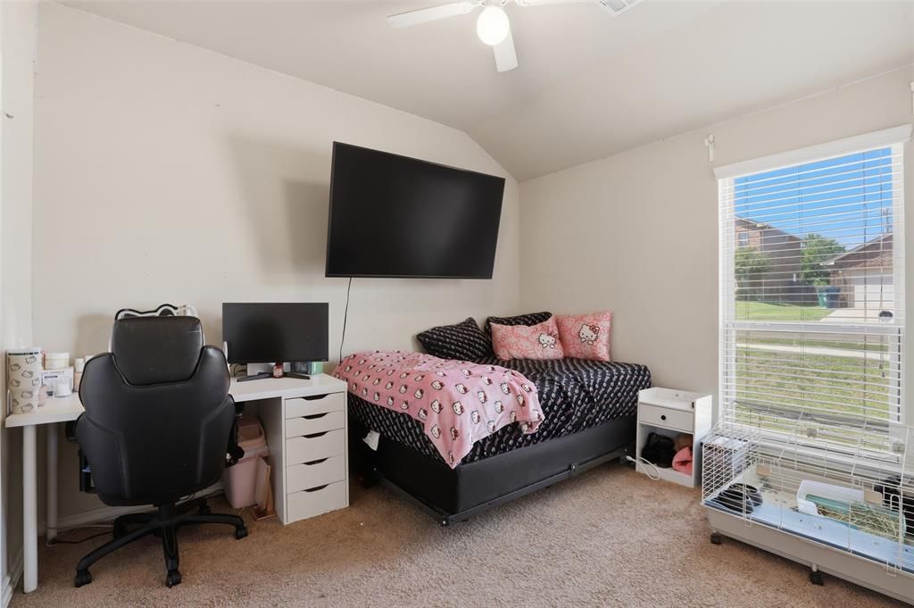 Image 12 of property listing at 11320 NW 94th Street, Yukon, OK 73099
