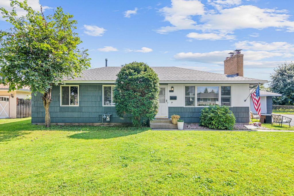 10249 Clinton Avenue S, Bloomington, MN 55420