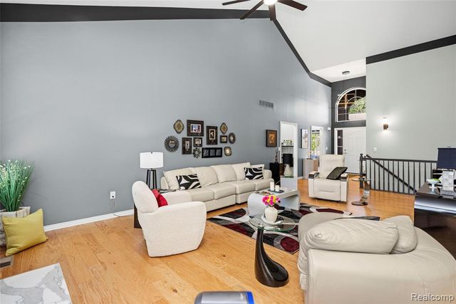 30289 Berghway Trail, Warren, MI 48092