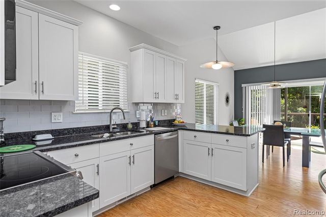 30289 Berghway Trail, Warren, MI 48092