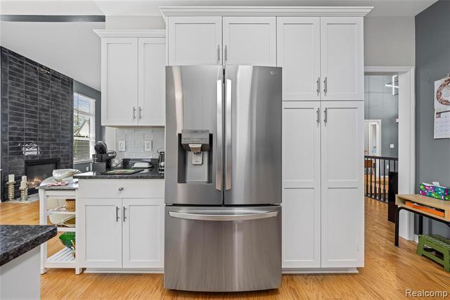 30289 Berghway Trail, Warren, MI 48092