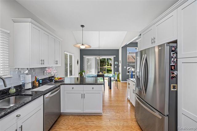 30289 Berghway Trail, Warren, MI 48092