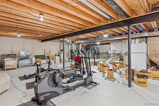 30289 Berghway Trail, Warren, MI 48092