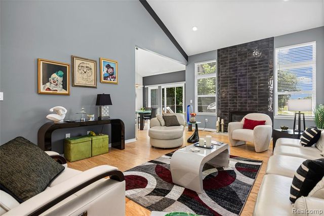 30289 Berghway Trail, Warren, MI 48092
