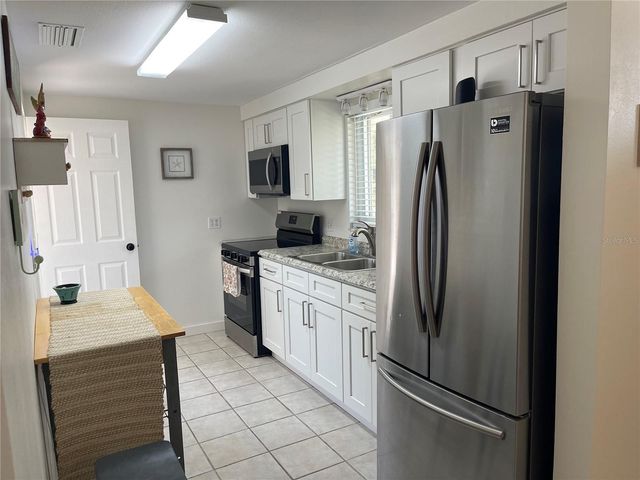 2904 AVENUE B, Bradenton Beach, FL 34217