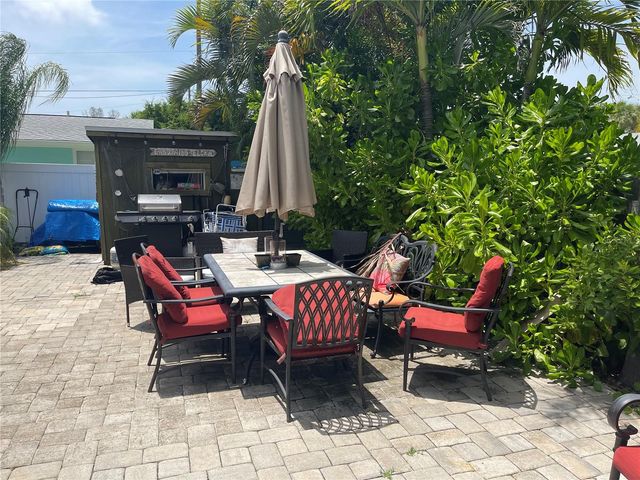 2904 AVENUE B, Bradenton Beach, FL 34217