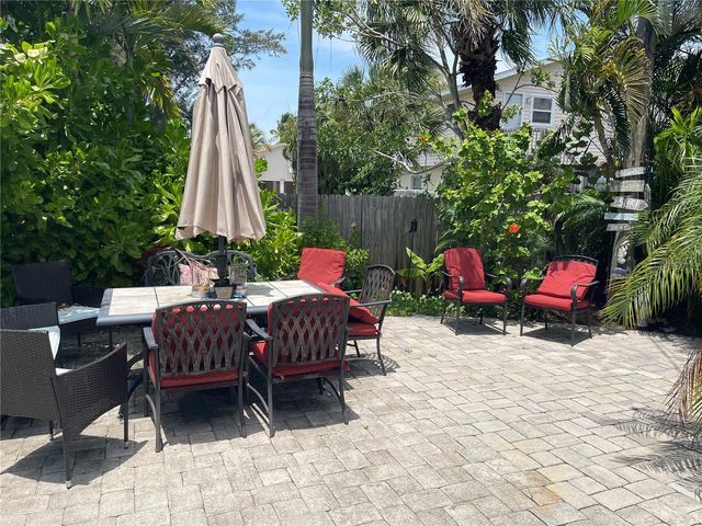 2904 AVENUE B, Bradenton Beach, FL 34217