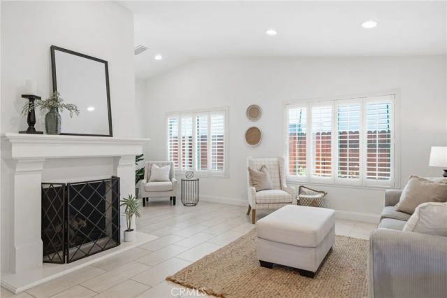 25152 La Suen, Laguna Hills, CA 92653