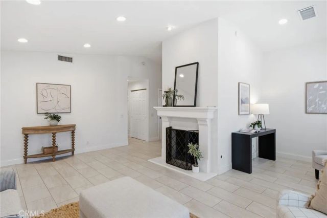 25152 La Suen, Laguna Hills, CA 92653