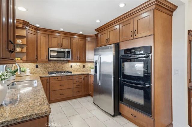 25152 La Suen, Laguna Hills, CA 92653