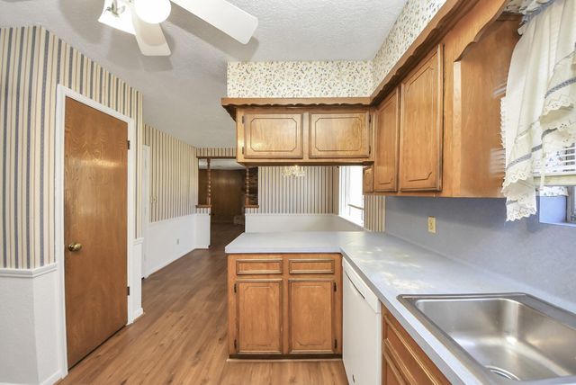 5316 Lorraine Drive, Baytown, TX 77521