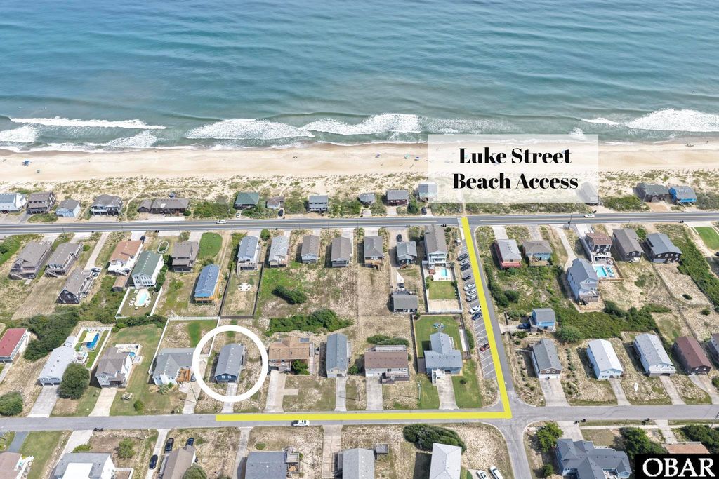 Image 2 of property listing at 4811 Lindbergh Avenue, Kitty Hawk, NC 27949