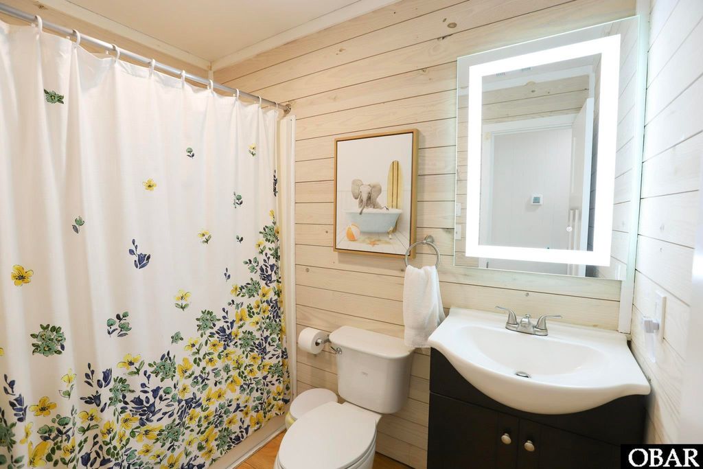 Image 11 of property listing at 4811 Lindbergh Avenue, Kitty Hawk, NC 27949