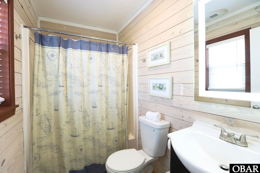 Image 20 of property listing at 4811 Lindbergh Avenue, Kitty Hawk, NC 27949