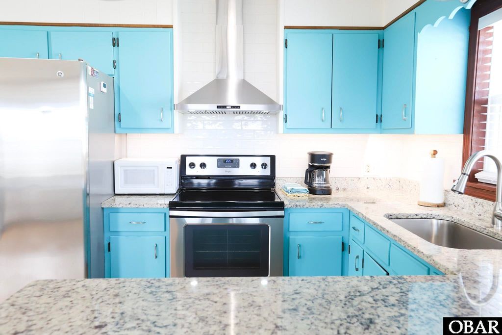 Image 7 of property listing at 4811 Lindbergh Avenue, Kitty Hawk, NC 27949
