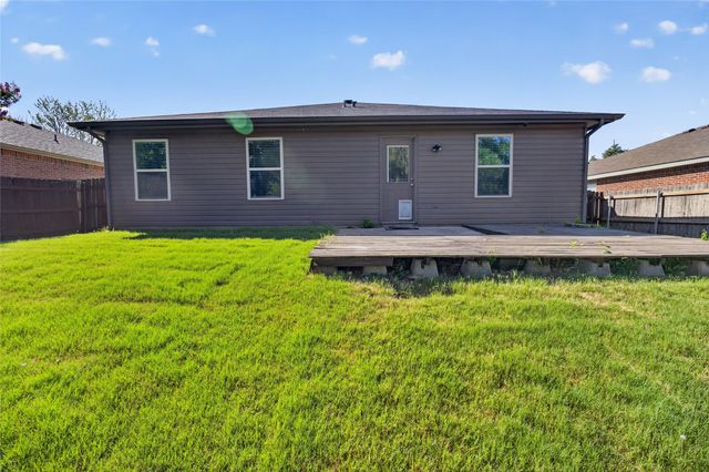 8704 Swan Park Drive, Denton, TX 76210