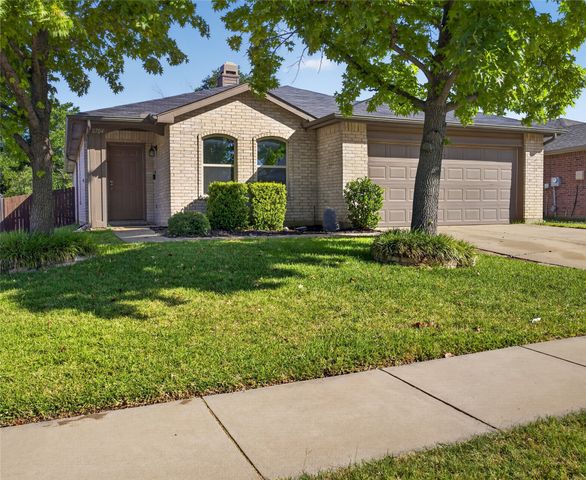 8704 Swan Park Drive, Denton, TX 76210