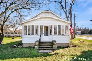 910 W 32nd Street, Holland City, MI 49423
