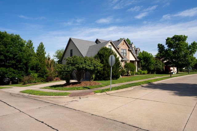 4913 MCKENNA CT, Columbia, MO 65203