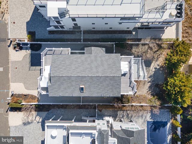 10 E BURLINGTON AVE, Harvey Cedars, NJ 08008