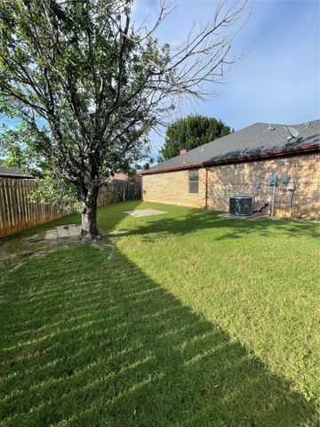 1228 Meadow Glen, Crowley, TX 76036