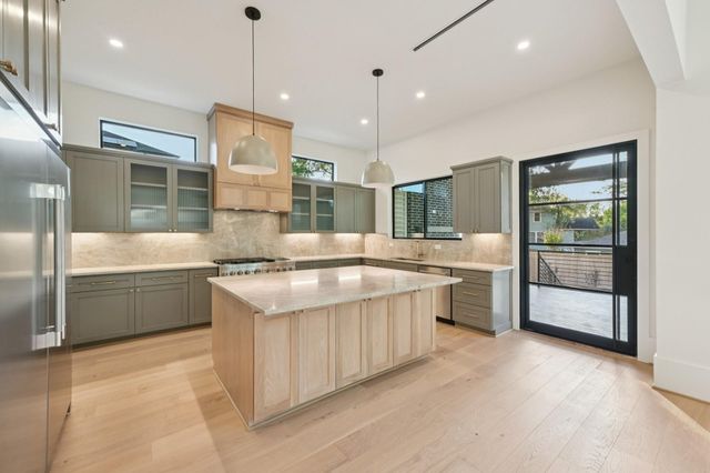 1211 Bay Oaks Road, Houston, TX 77008