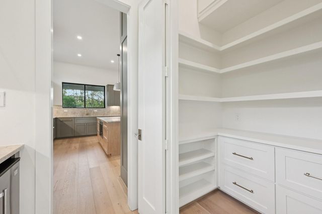 1211 Bay Oaks Road, Houston, TX 77008