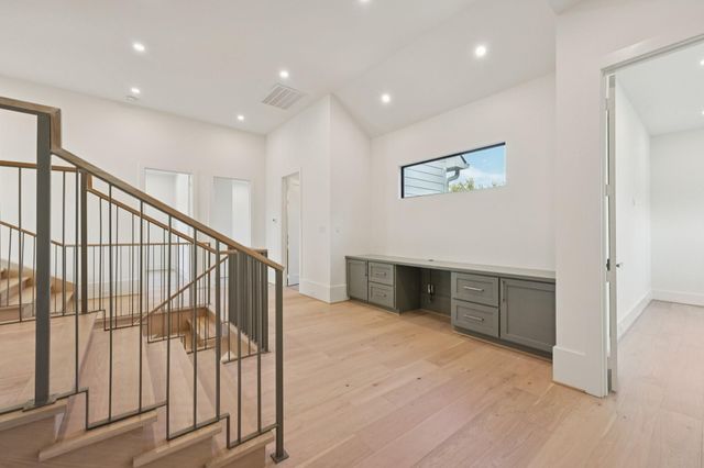 1211 Bay Oaks Road, Houston, TX 77008