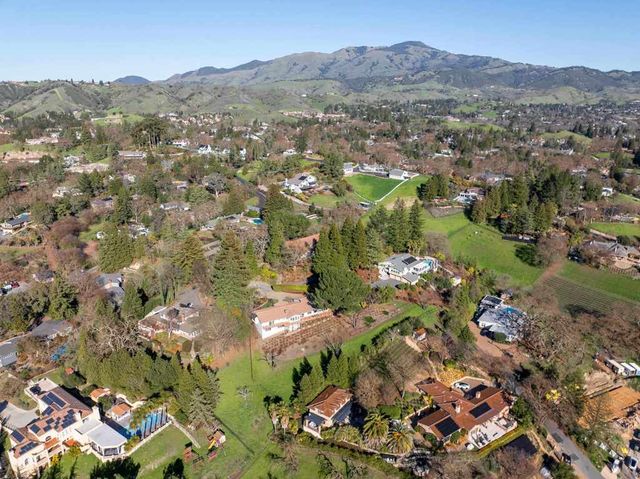 670 Logan Ln, Danville, CA 94526