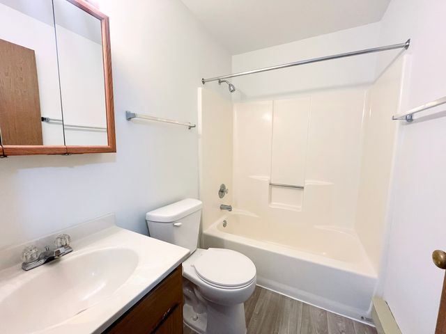 615 Virginia Road 204, Crystal Lake, IL 60014