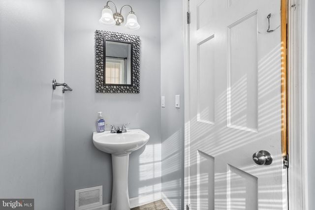 31 FENWICK DR, Carneys Point, NJ 08069