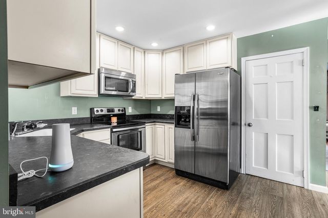 31 FENWICK DR, Carneys Point, NJ 08069