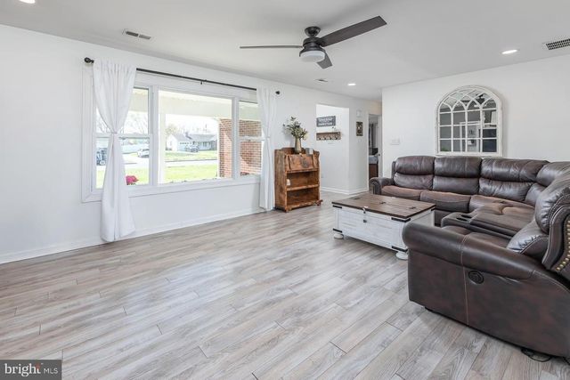 427 BIRCH DR, Mickleton, NJ 08056