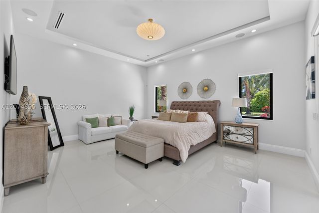 10352 NW 131st St, Hialeah Gardens, FL 33018
