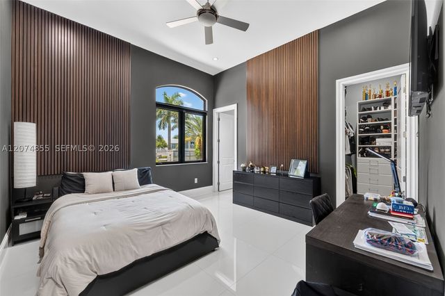 10352 NW 131st St, Hialeah Gardens, FL 33018