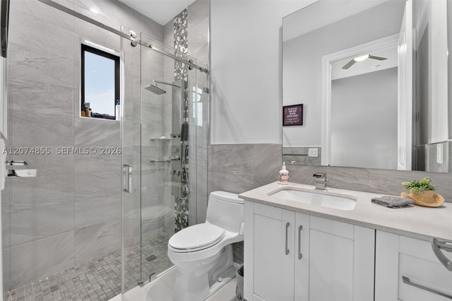 10352 NW 131st St, Hialeah Gardens, FL 33018