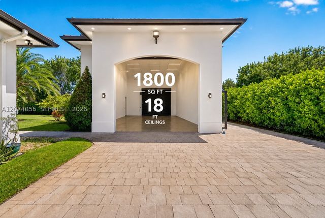 10352 NW 131st St, Hialeah Gardens, FL 33018