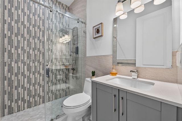 10352 NW 131st St, Hialeah Gardens, FL 33018