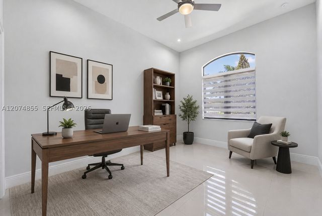 10352 NW 131st St, Hialeah Gardens, FL 33018