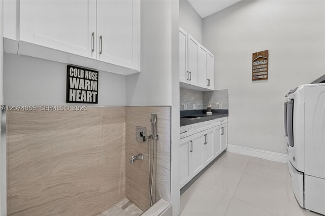 10352 NW 131st St, Hialeah Gardens, FL 33018