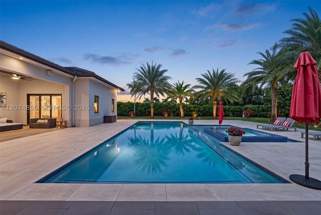10352 NW 131st St, Hialeah Gardens, FL 33018