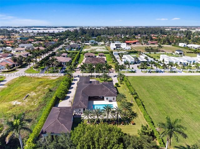 10352 NW 131st St, Hialeah Gardens, FL 33018