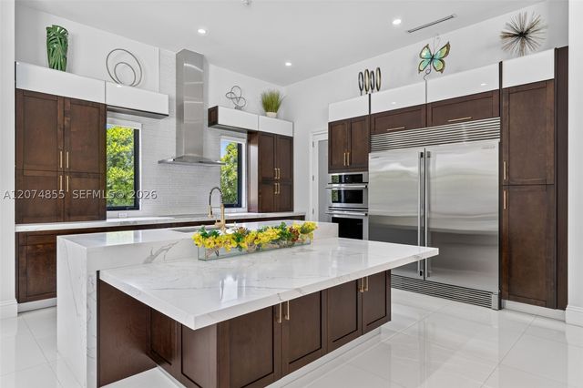 10352 NW 131st St, Hialeah Gardens, FL 33018