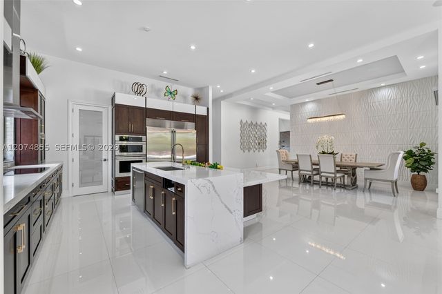 10352 NW 131st St, Hialeah Gardens, FL 33018