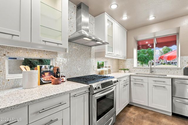 2094 W PENINSULA Circle, Chandler, AZ 85248