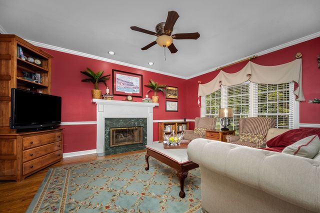 1310 White Oak Ln, Murfreesboro, TN 37130