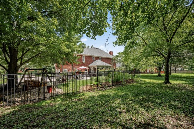 1310 White Oak Ln, Murfreesboro, TN 37130