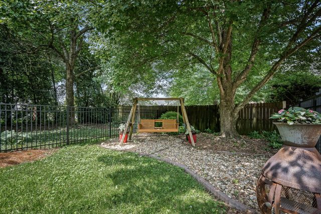 1310 White Oak Ln, Murfreesboro, TN 37130