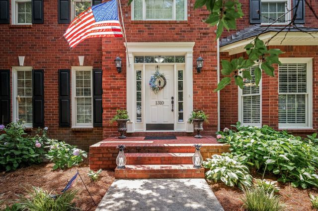 1310 White Oak Ln, Murfreesboro, TN 37130